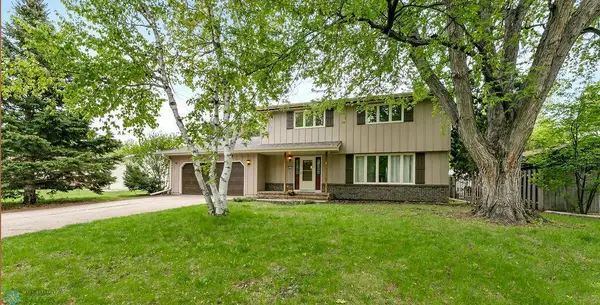 3667 Evergreen Road N, Fargo, ND 58102