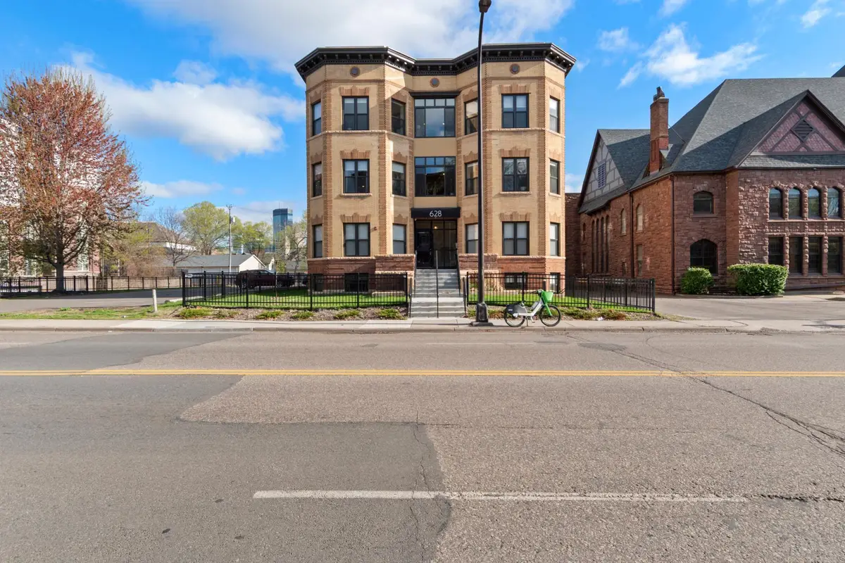 628 E Franklin Avenue #301, Minneapolis, MN 55404 - Image #1