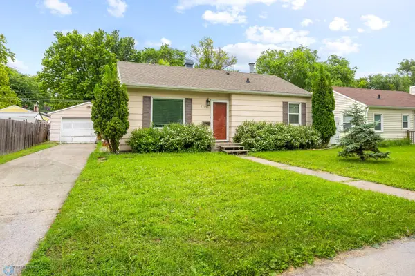 1709 13th Avenue S, Fargo, ND 58103