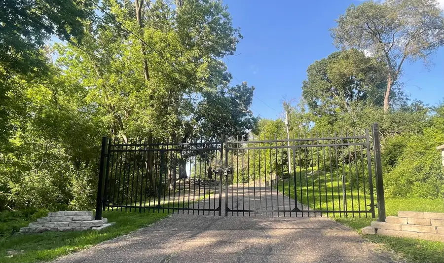 1680 Lexington Avenue S, Mendota Heights, MN 55118 - Image #2