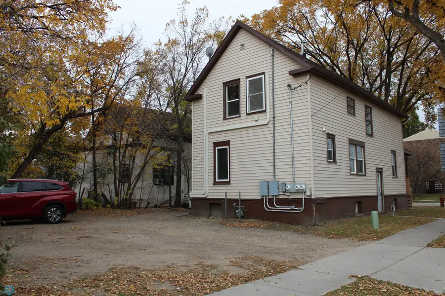 921 6th Avenue N, Fargo, ND 58102 - Image #2