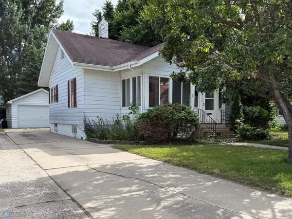 1322 9th Avenue S, Fargo, ND 58103