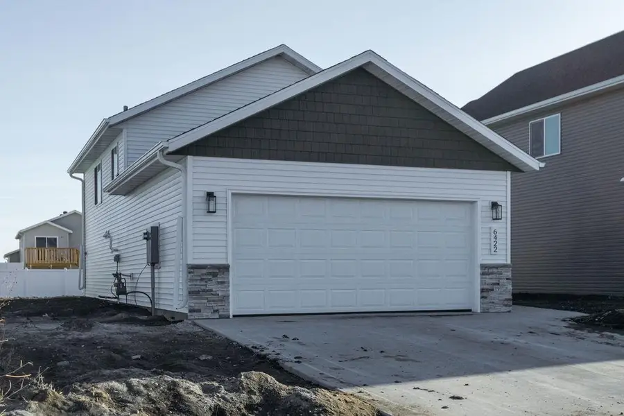 6422 82nd Avenue S, Horace, ND 58047 - #2