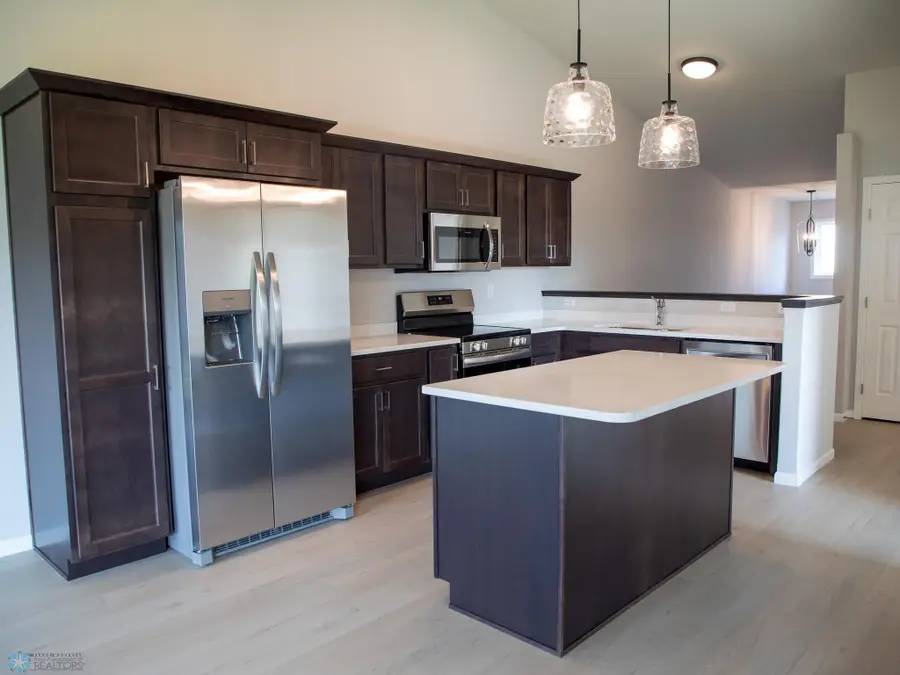 6715 Meadow View Drive S, Fargo, ND 58104 - Image #2