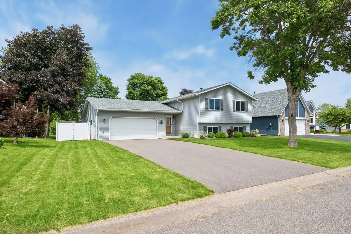 5533 Golfview Lane N, Oakdale, MN 55128 - #1