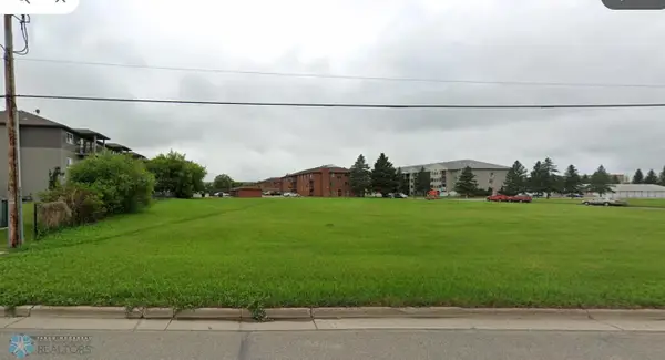 3216 Broadway N, Fargo, ND 58102