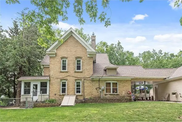 821 Howard Lane, Chaska, MN 55318