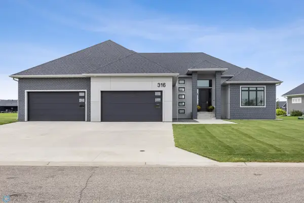 316 Trent Jones Drive, Oxbow, ND 58047