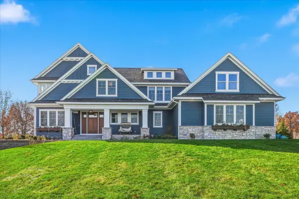 1650 Waters Edge Drive, New Richmond, WI 54017