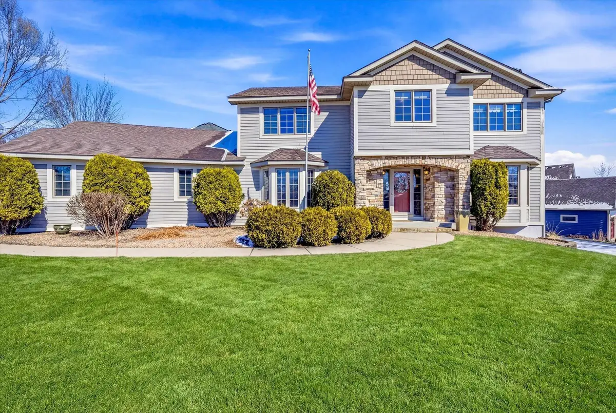 585 High Ridge Circle, Mendota Heights, MN 55118 - #1