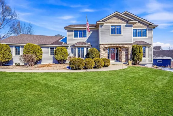 585 High Ridge Circle, Mendota Heights, MN 55118