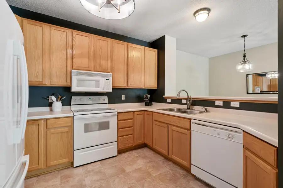 17195 49th Avenue N #B, Plymouth, MN 55446 - Image #2