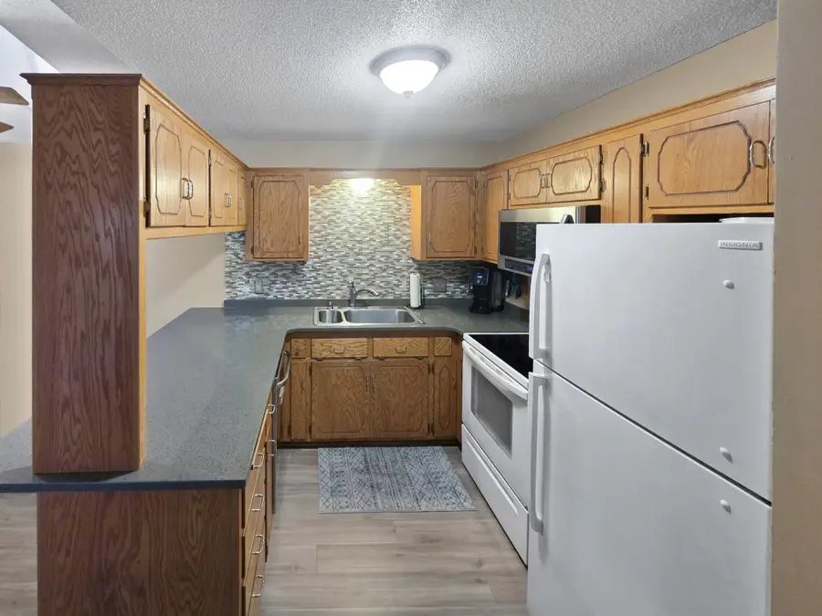 3323 Greenbrier Street, Vadnais Heights, MN 55127 - Image #3