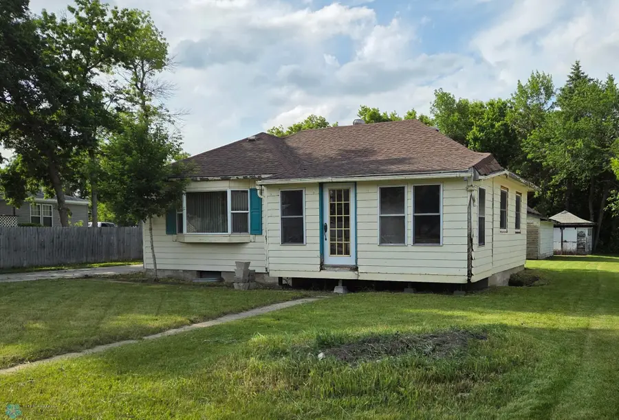 322 1st Avenue Nw, Hillsboro, ND 58045 - #3