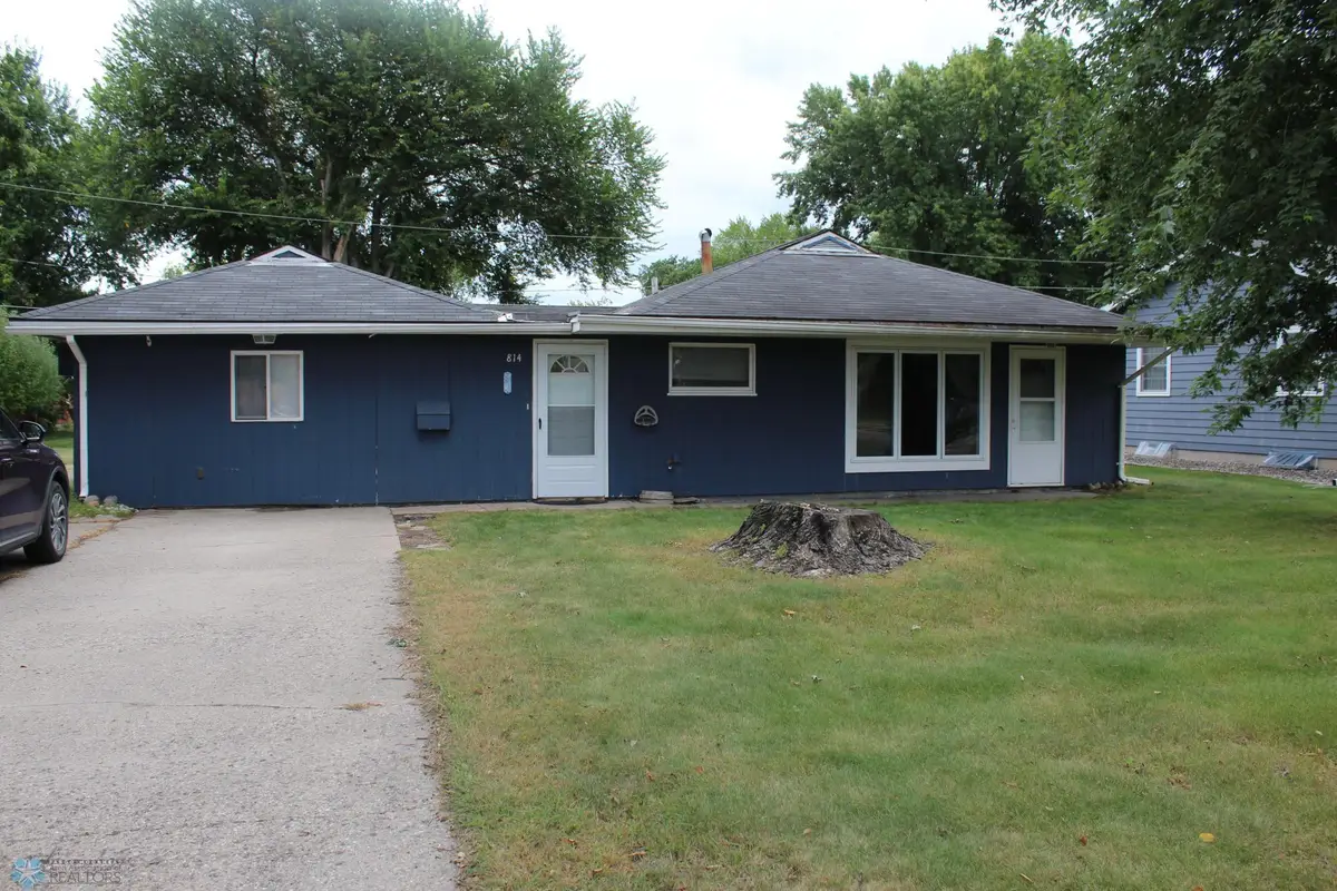 814 4th Street N, Wahpeton, ND 58075 - #1