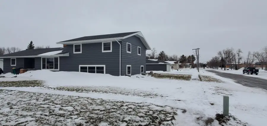 322 4th Ave Se, Hillsboro, ND 58045 - Image #2