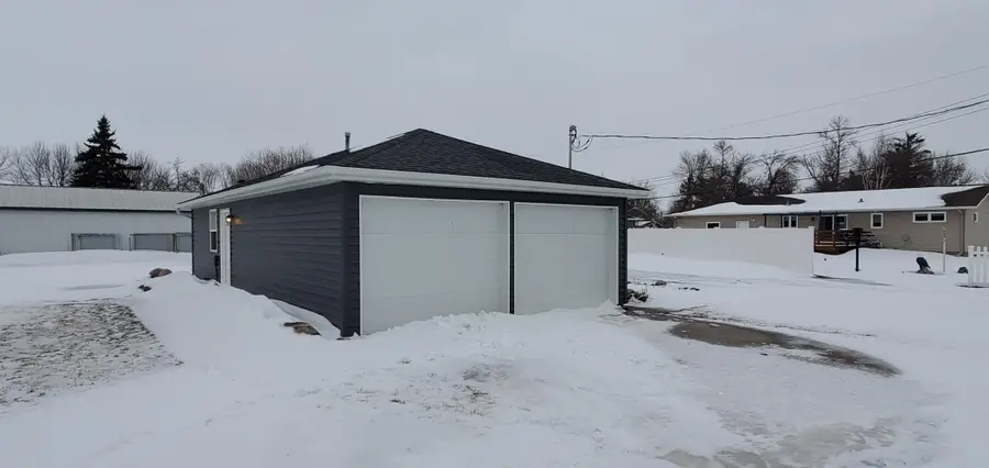 322 4th Ave Se, Hillsboro, ND 58045 - Image #3