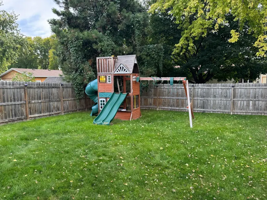 2937 Edgewood Drive N, Fargo, ND 58102 - Image #2