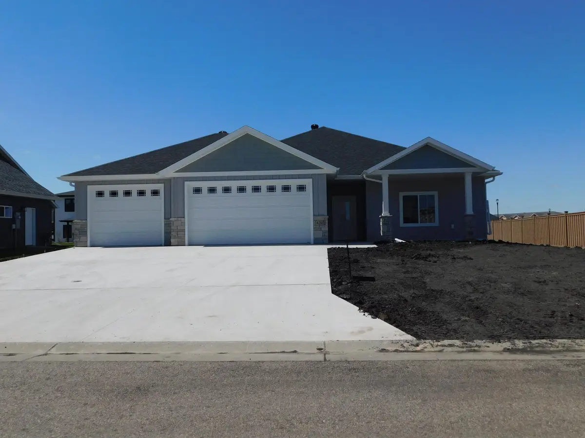 4203 Pine Parkway S, Fargo, ND 58104 - #1