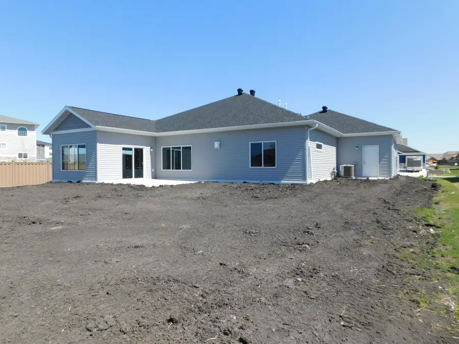 4203 Pine Parkway S, Fargo, ND 58104 - #3