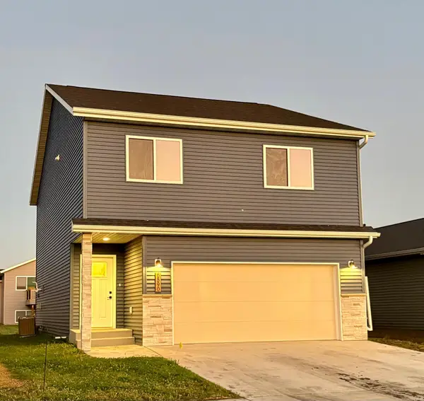 6590 68th Street S, Horace, ND 58047