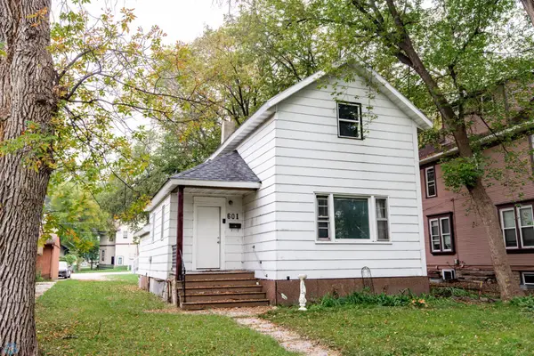 601 10th Street S, Fargo, ND 58103