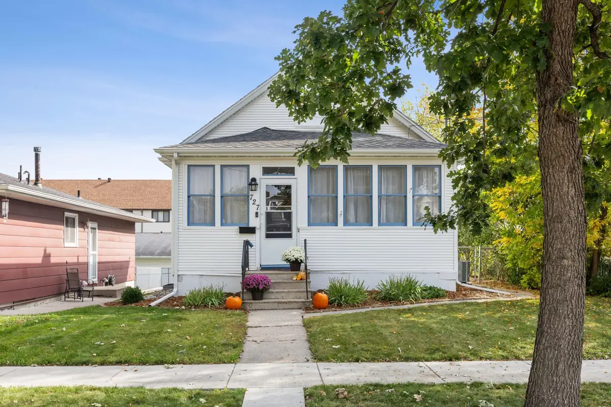 727 Oak Street N, Fargo, ND 58102 - Image #1