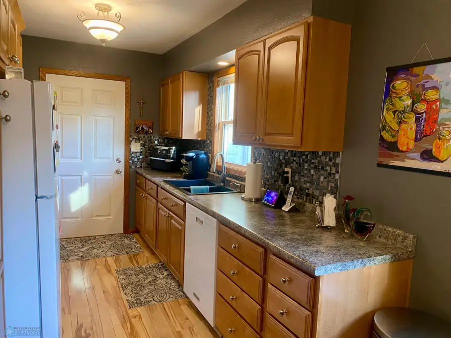 237 10th Avenue E, West Fargo, ND 58078 - Image #3