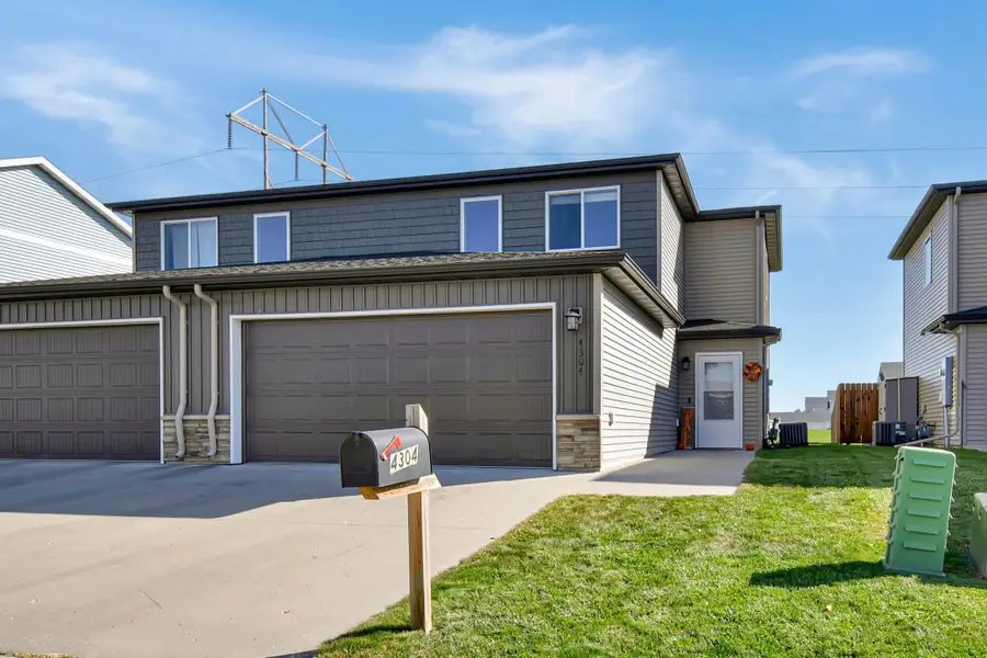 4304 Estate Drive S, Fargo, ND 58104 - Image #2