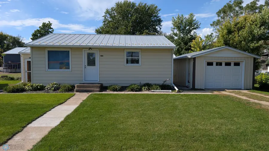 202 N 1st St, Fairmount, ND 58030 - #3