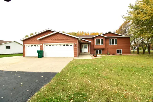 1250 76th Avenue S, Fargo, ND 58104