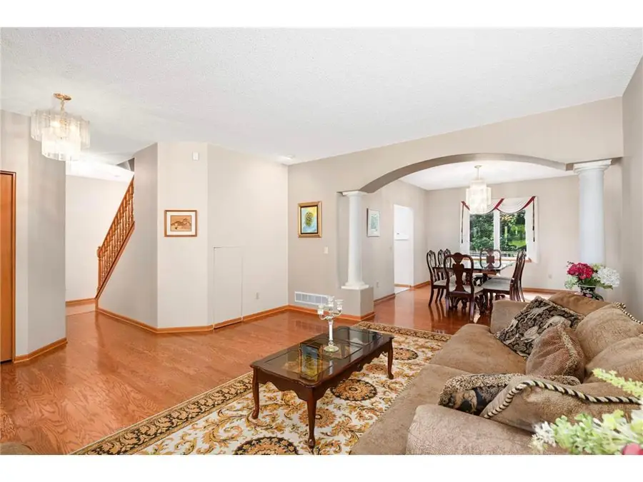 9035 Briarglen Road, Eden Prairie, MN 55347 - Image #3