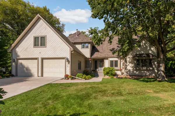 6215 Deerwood Circle N, Plymouth, MN 55442
