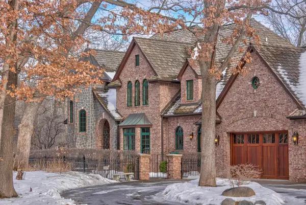 7 Bent Tree Court, North Oaks, MN 55127