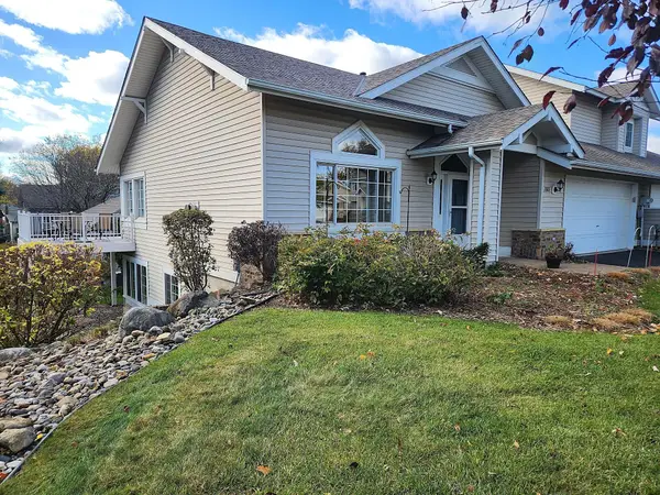 2883 Devonshire Place, Woodbury, MN 55125