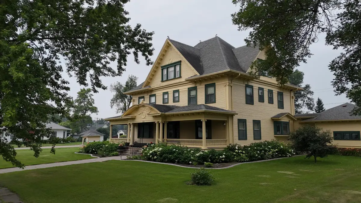 312 10th Avenue N, Casselton, ND 58012 - #1