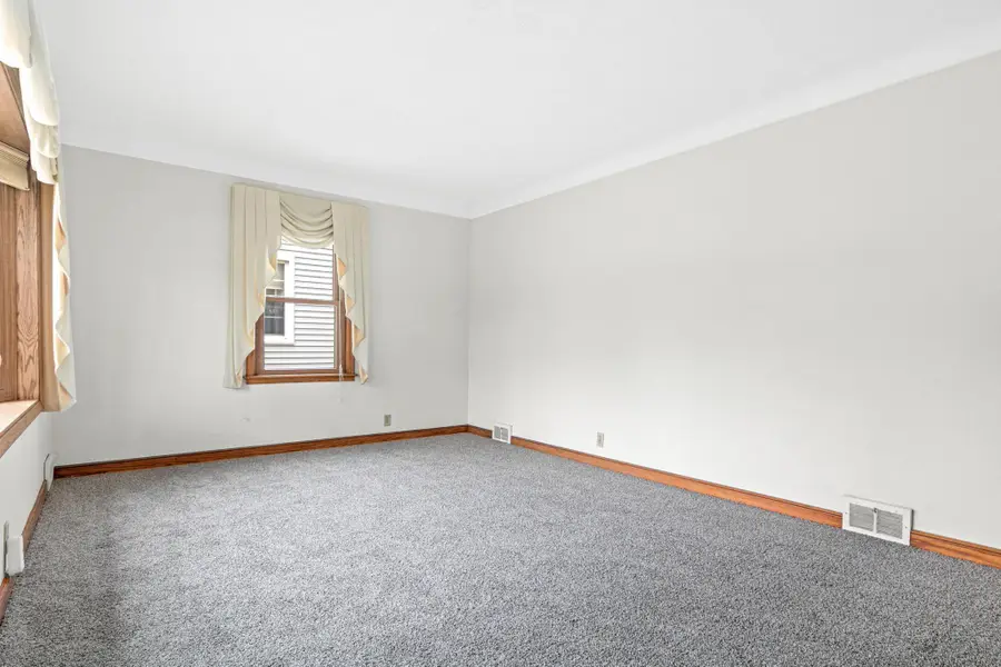 1560 Nebraska Avenue E, Saint Paul, MN 55106 - Image #3