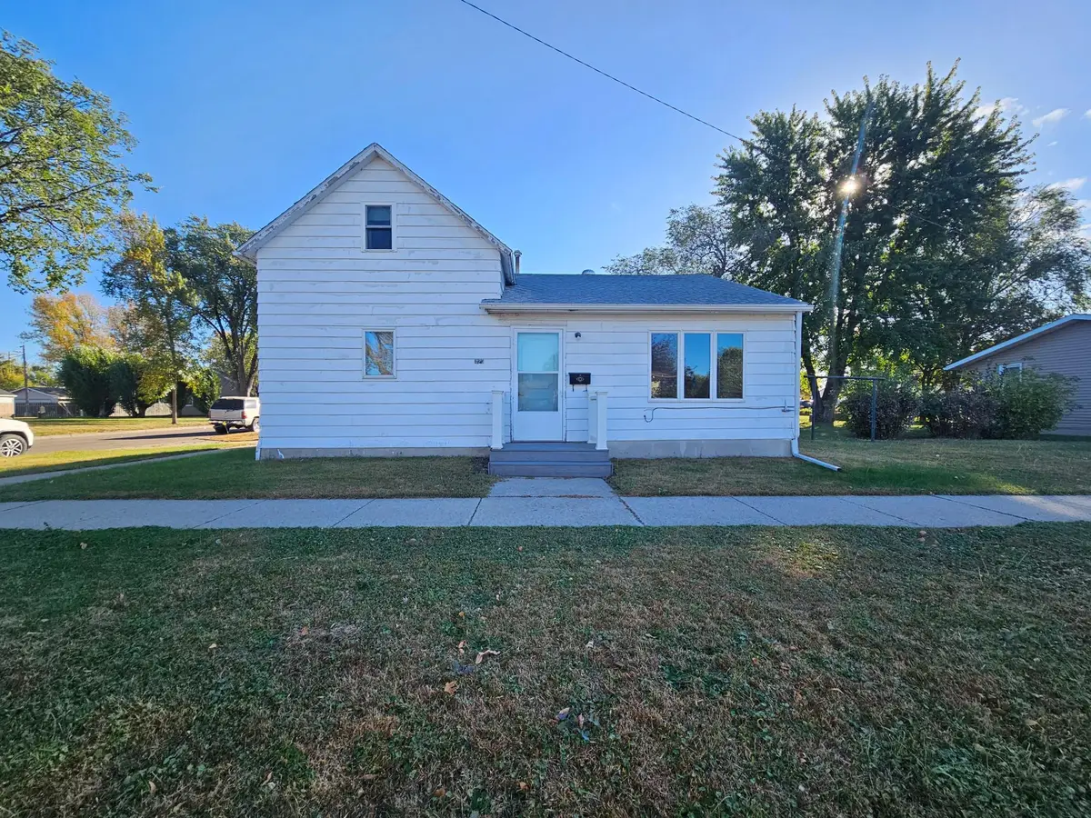 422 2nd Street N, Wahpeton, ND 58075 - Image #1