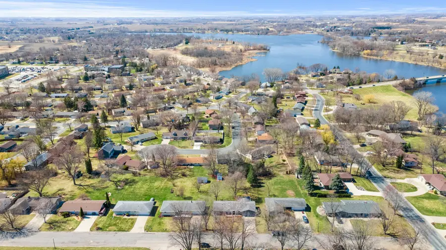 326 Larson Street Sw, Hutchinson, MN 55350 - #3