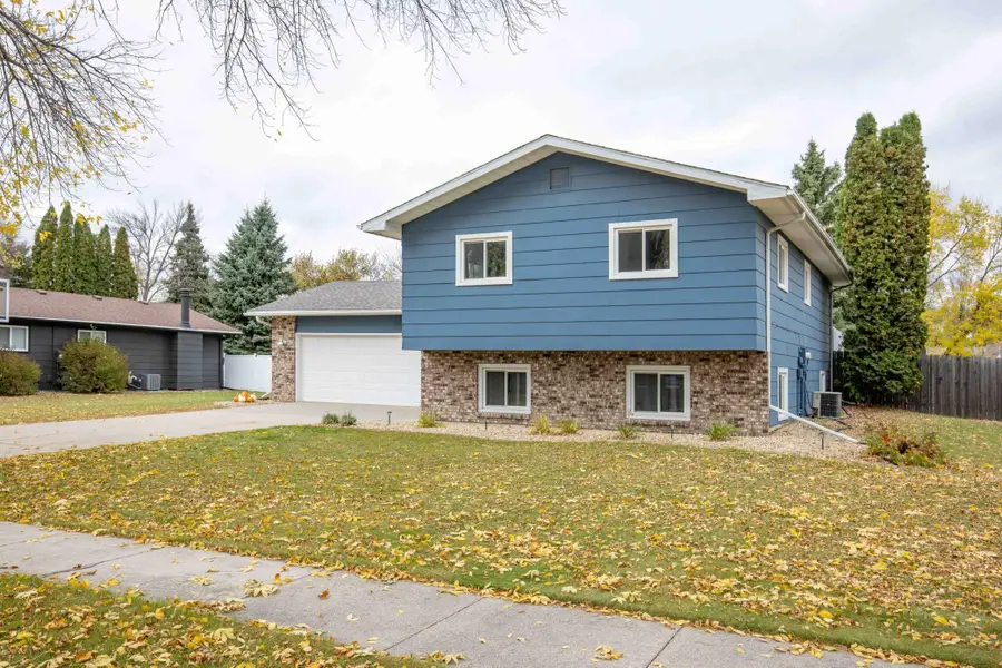 21 Birch Lane S, Fargo, ND 58103 - Image #2