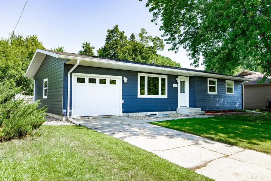 226 10 1/2 Avenue W, West Fargo, ND 58078 - Image #2