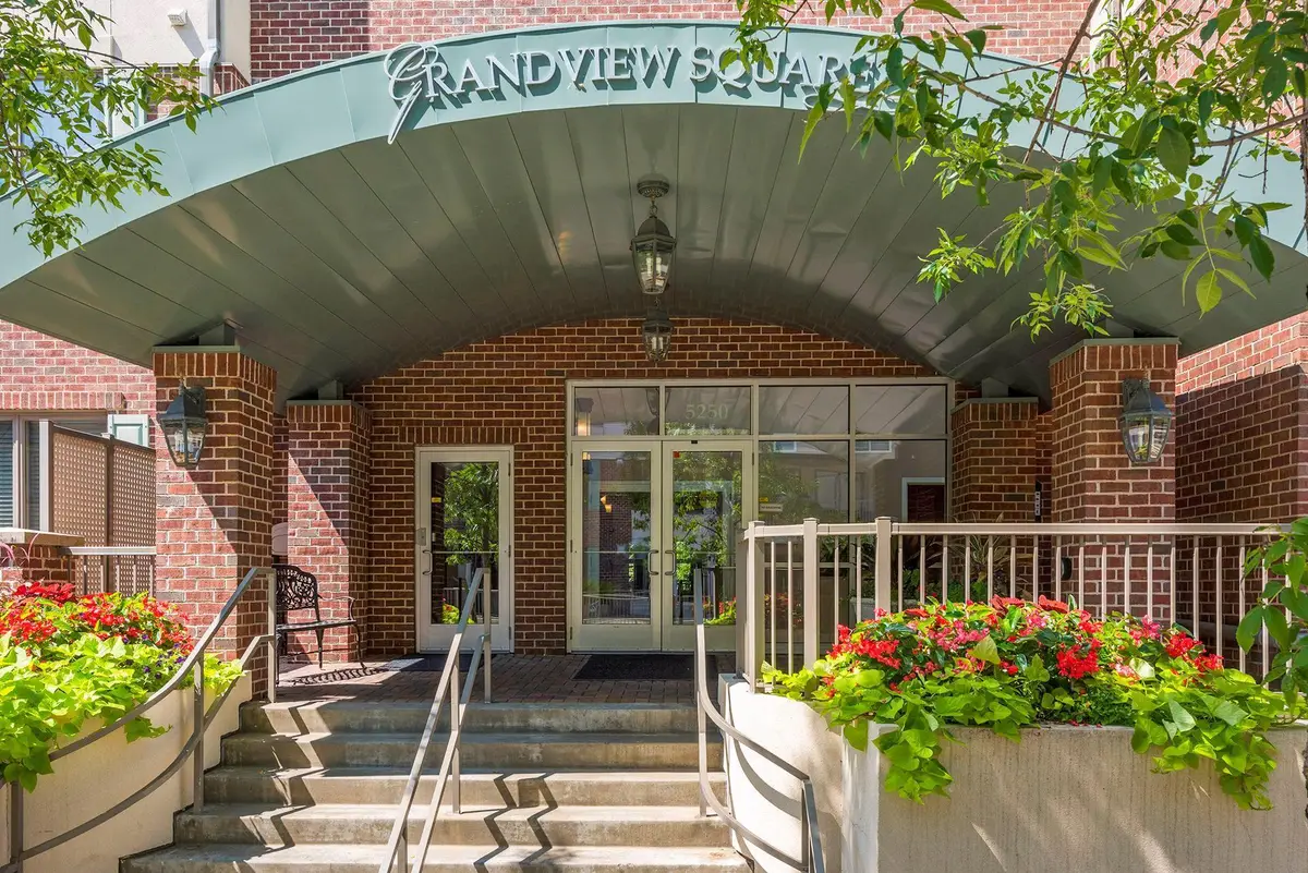 5250 Grandview Square #2402, Edina, MN 55436 - Image #1