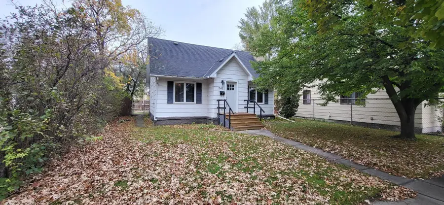 241 Crocker Avenue N, Thief River Falls, MN 56701 - #2