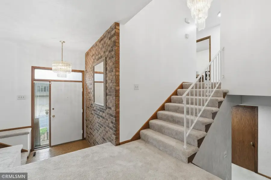 944 Pine View Court, Saint Paul, MN 55119 - Image #3