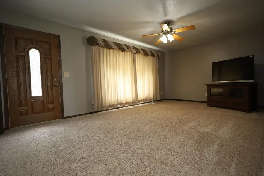 704 3rd Avenue Ne, Hillsboro, ND 58045 - #2