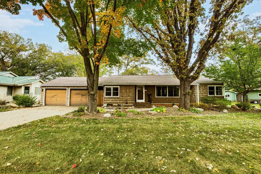 374 Floral Drive W, Shoreview, MN 55126 - Image #2