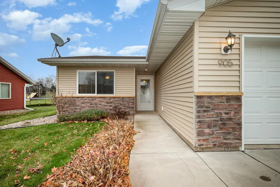 905 Wencel Avenue Ne, New Prague, MN 56071 - Image #2