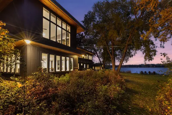 10 W Shore Road, North Oaks, MN 55127