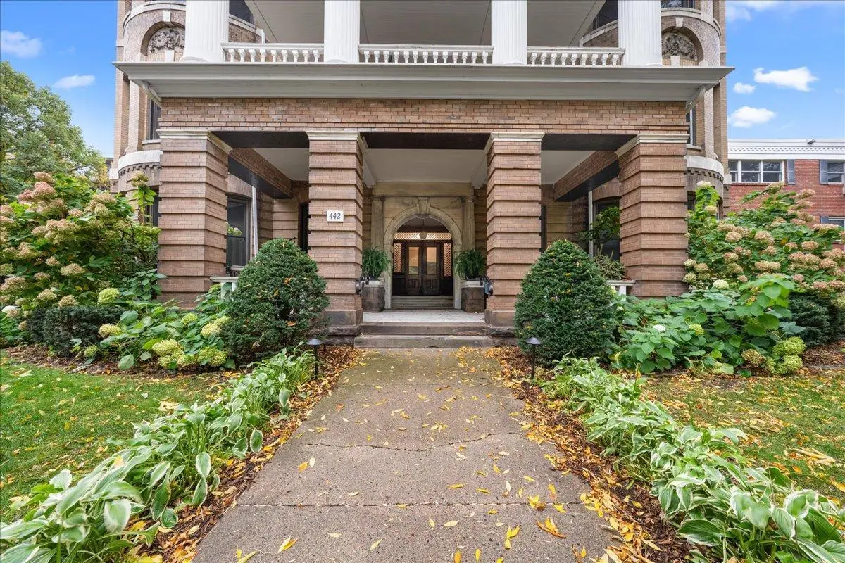 442 Summit Avenue #4, Saint Paul, MN 55102 - Image #1