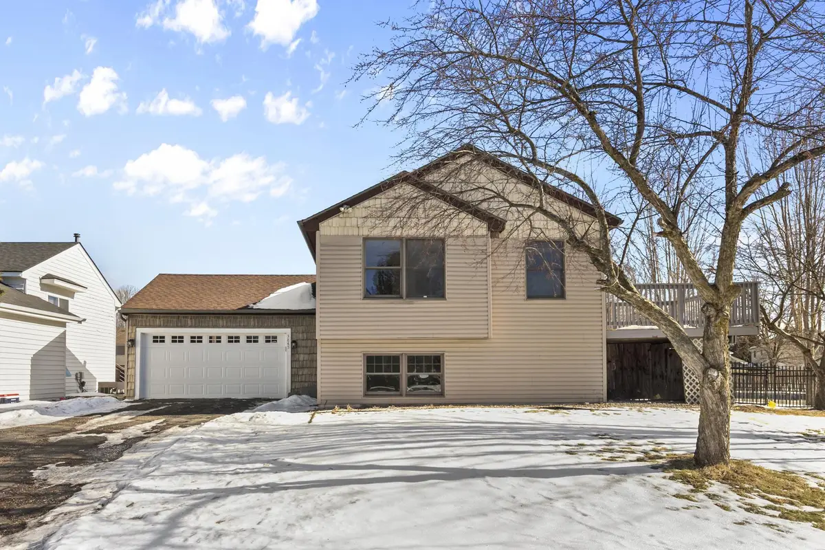 3845 Hale Avenue N, Oakdale, MN 55128 - #1